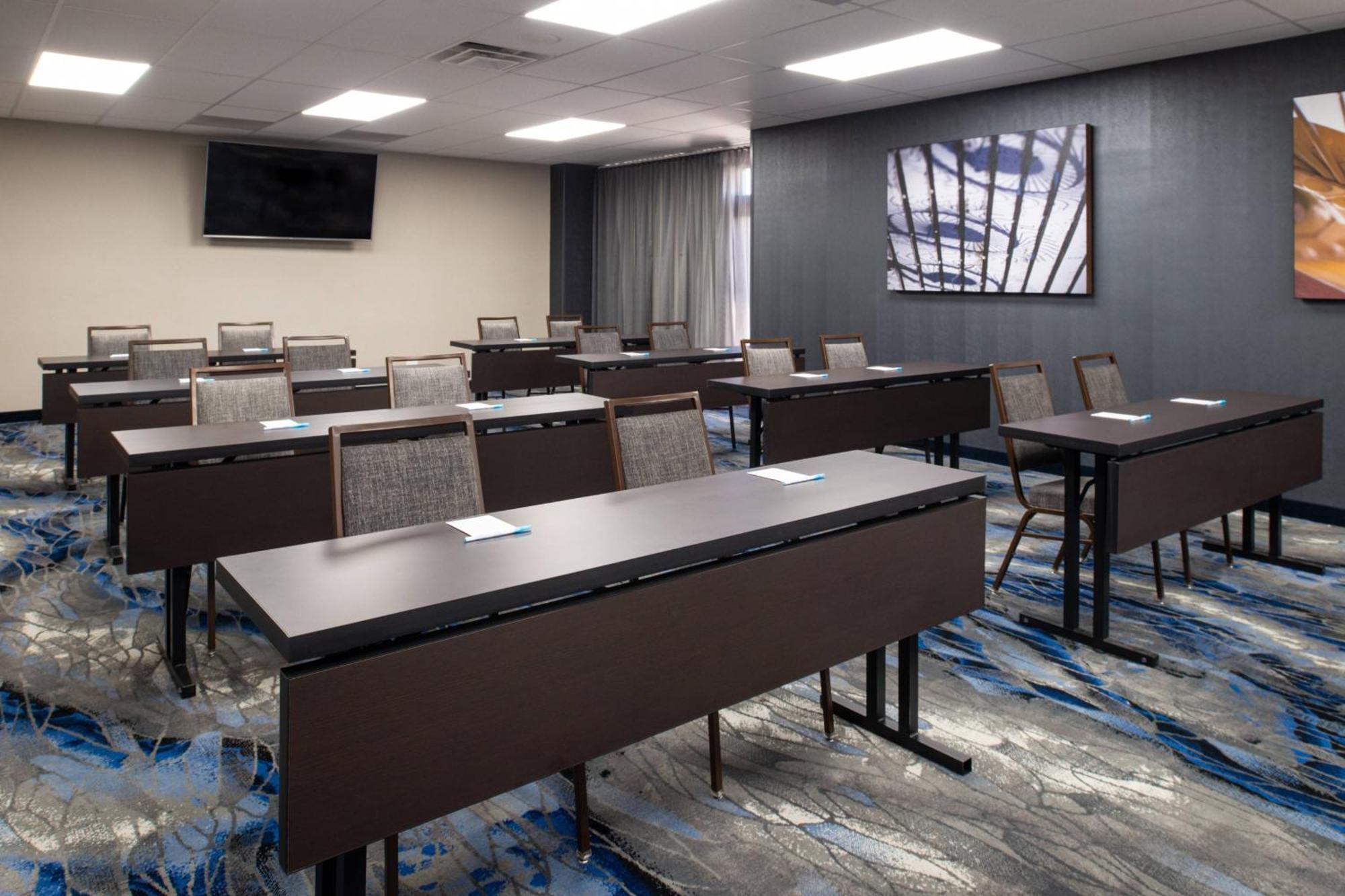 Hotel Fairfield And By Marriott Central Bakersfield