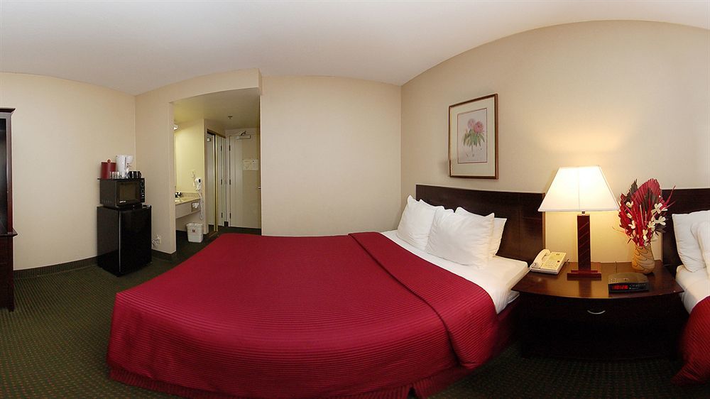 Fairfield And By Marriott Central Hotel Bakersfield